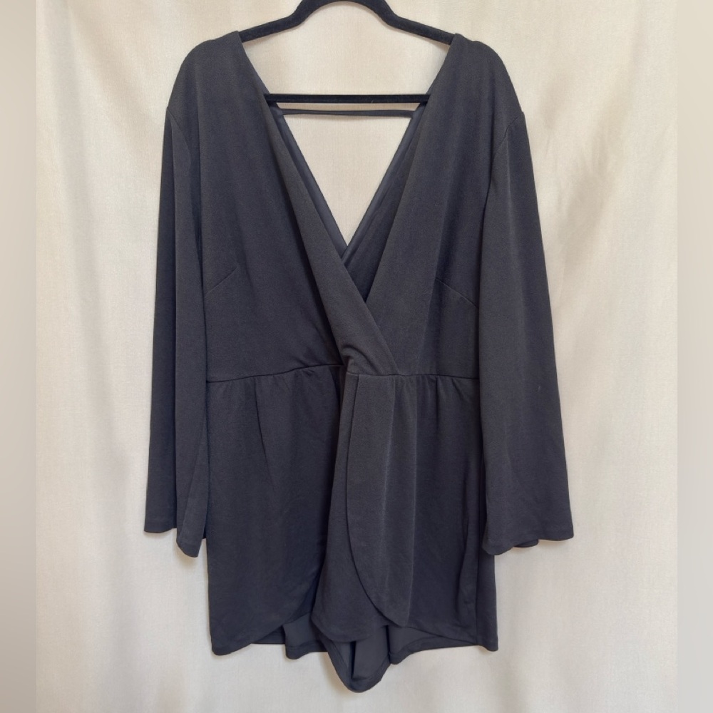 NWOT ELOQUII Black Romper Plus Size 20, Long Sleeves, V Neck, Sexy, Chic, Flowy